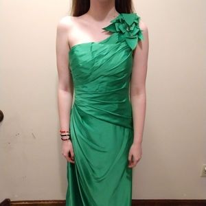 Emerald One Shoulder Gown Size 7/8